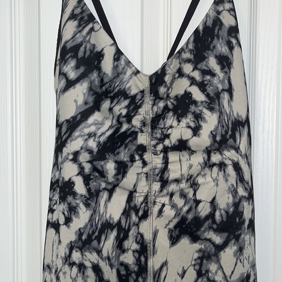 Lululemon crossback tank top with built in shelf bra size 8 - Picture 4 of 10